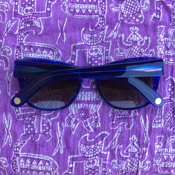 Wildfox Classic Fox Deluxe Sunglasses - Picture 3 of 3